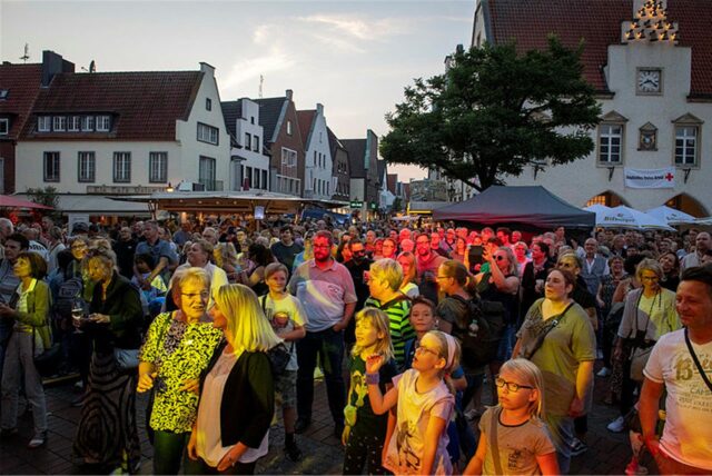 Besucher beim Heimatfest 2024 in Haltern