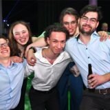 Fröhlich und ausgelassen feiern die Abiturienten und Abiturientinnen des GiL den Abiball in der La Victoria Eventhalle.