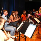 Musiker auf der Bühne des Joseph-König-Gymnasiums in Haltern am See am 5.7.2025
