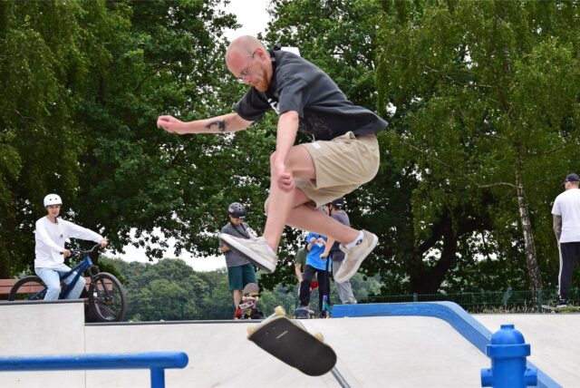 Bei der Eröffnung des Skateparks im WUP zeigten junge und junggebliebene Skater ihr Können.