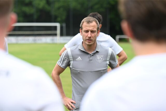 Philip Stromberg bat seine Spieler am Sonntagmorgen offiziell zur ersten Trainingseinheit.