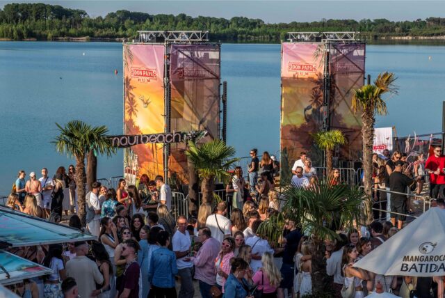 Besucher beim Sunset Beach Festival 2025