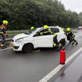 Ein Ehepaar aus Essen in dem weißen Wagen wurde nach dem Unfall auf der A 31 bei Dorsten zur Kontrolle ins Krankenhaus gebracht.
