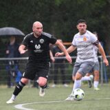 Kadir Durgut (l.) und Freistoß-Spezialist Serkan Kalkan kämpfen in dieser Szene um den Ball.