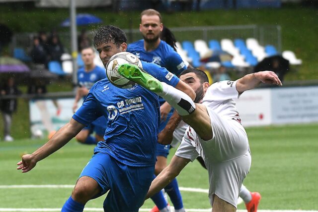 Wacker-Neuzugang Sami Simsek (l.) spielte in der zweiten Halbzeit mit Mick Nacbrotzki 8im Hintergrund) in der Innenverteidigung.