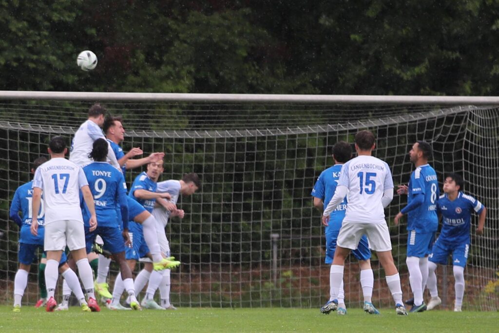 Gegen Favorit SC Westfalia Herne verloren die Langenbochumer mit 0:3. Gegen Favorit SC Westfalia Herne verloren die Langenbochumer mit 0:3.