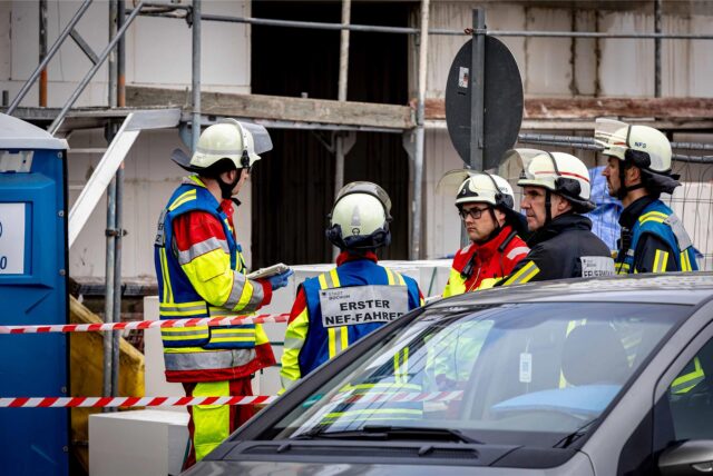 Feuerwehr am Unfallort in Bochum-Wattenscheid