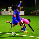 Die B-Jugendlichen des FC Frohlinde (blaue Trikots) haben den Aufstieg in die Bezirksliga knapp verpasst.