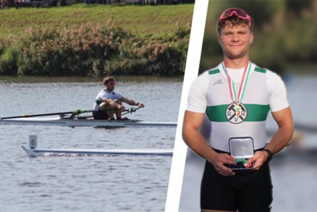 Zu sehen ist Noel Jaschke, rechts wie er seine Medaille hält und links in seinem Ruderboot.