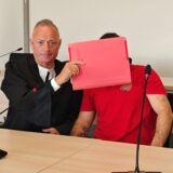 Sprach vor Gericht von Notwehr: Der Angeklagte neben seinem Verteidiger André Wallmüller kurz vor der Urteilsverkündung.