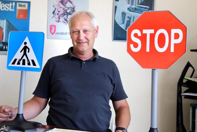 Jürgen Helmer betreibt die Fahrschule Helmer in Lippramsdorf und in Marl.