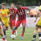 Neuzugang Brightney Igbinadolor (am Ball) traf im ersten Test für die Spvgg. Erkenschwick gleich zweimal per Volleyschuss ins Tor.