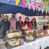 Eine Familie auf dem Trödelmarkt in Habinghorst.