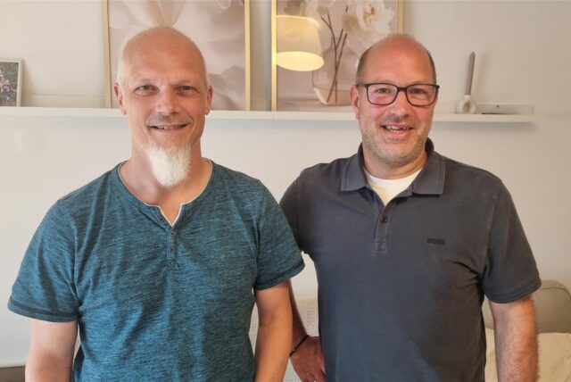Daniel Schmand und Mark Jaust aus Recklinghausen, zwei Väter von Kindern mit Handicap, die für eine verlässliche Ferienbetreuung an der Raphaelschule kämpfen.