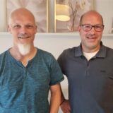 Daniel Schmand und Mark Jaust aus Recklinghausen, zwei Väter von Kindern mit Handicap, die für eine verlässliche Ferienbetreuung an der Raphaelschule kämpfen.