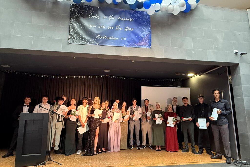 Die Klasse 10b der Martin-Luther-King-Schule bei ihrem Abschlussfest.