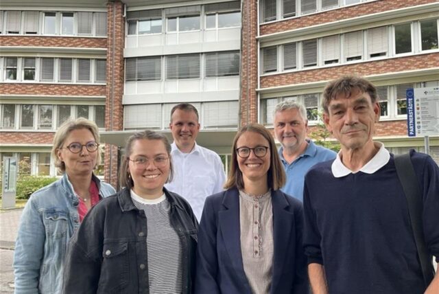 Barbara Simon, Alina Haarnagel, Rieke Kolocek und Frank Hesse arbeiten derzeit an den Leitlinien für Bürgerbeteiligung in Dorsten mit. Joachim Thiehoff leitet die Gruppe und Bürgermeister Tobias Stockhoff verspricht sich davon eine bessere Zusammenarbeit zwischen Bürgern, Politik und Verwaltung.