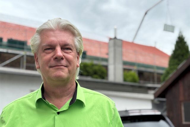 Karsten Zygowski zeigt uns die Dacharbeiten auf dem ehemaligen Kino Kurbel in Castrop.