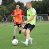 Beim Trainingsauftakt des VfB Waltrop am 2. Juli 2025 war Luka Petejchuk (am Ball) bereits probeweise dabei. Ein paar Tage später hat der VfB den Transfer eingetütet.