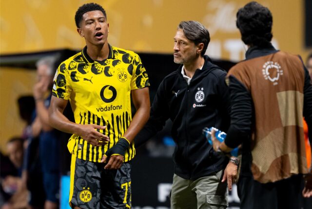 Jobe Bellingham spricht mit Niko Kovac.
