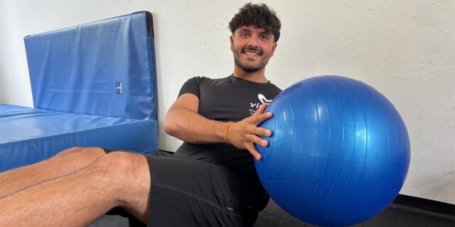 Daniel Metzen bei einer Sportübung, nachdem er 50 Kilogramm abgenommen hat.