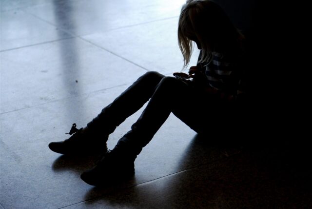 Ein Mann aus Marl missbraucht seine 15-jährige Stieftochter. Im ersten Prozess hat sie ihn – möglicherweise auf Druck – sogar noch gedeckt.