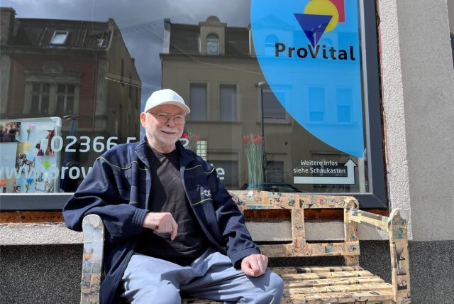 Meinhard Wiersch (80) beim Pflegedienst Provital in Herten-Süd