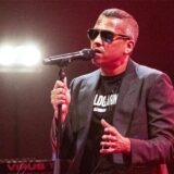 Der deutsche Sänger und Songwriter Xavier Naidoo tritt während eines Konzerts auf.