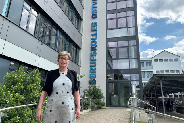 Juliane Brüggemann vor dem BKO in Datteln.