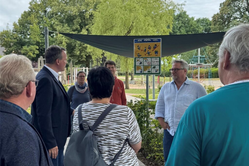 Vor dem Parteitag gab es eine Bustour zu umgestalteten Orten in Dorsten Vor dem Parteitag gab es eine Bustour zu umgestalteten Orten in Dorsten
