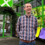 Thomas Dopp steht vor der Raiffeisen in Haltern