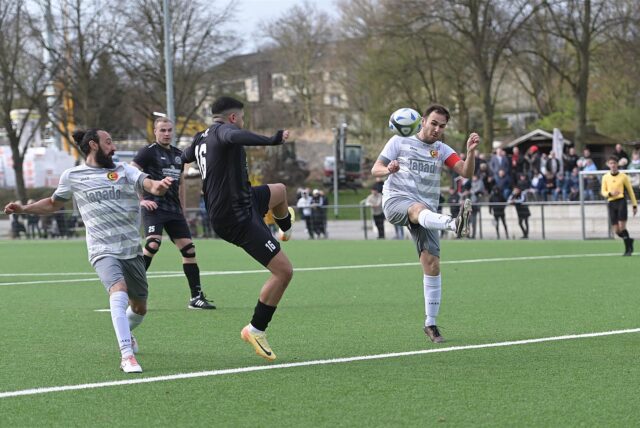 Die etwa 20 Spieler, die eigentlich beim FC 26 Erkenschwick als neues Team in der Kreisliga C starten wollten, kommen nun kurzfristig bei der Spvgg. Erkenschwick als dritte Mannschaft unter.
