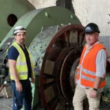 Schadstoffgutachter Florian Calabrese (l.) und RAG MI-Projektingenieur Robert Bures bereiten den Abbau der Fördermaschine Ost vor.