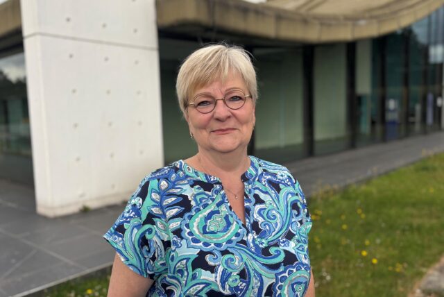 Michaele Hartung vor dem Rathaus in Castrop-Rauxel.