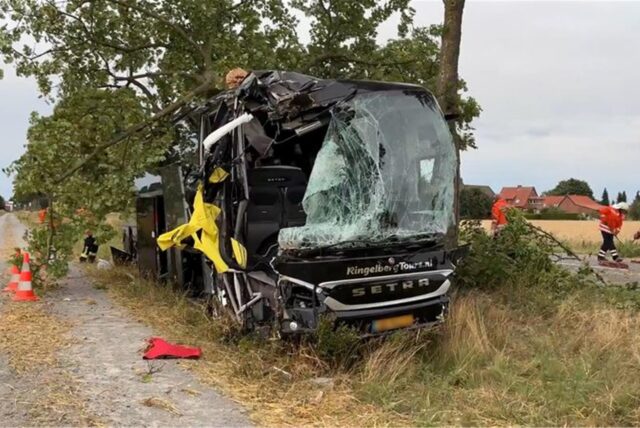 Kaputter Reisebus nach Unfall