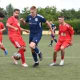 Am zweiten Spieltag der Oer-Erkenschwicker Stadtmeisterschaft setzte sich Niklas Drögehoff (M.) mit der SG Titania/Rot-Weiß Erkenschwick gegen die U23 der Spvgg. Erkenschwick mit Muhammed-Metehan Alpay und Samin Din Kicin (r.) durch.