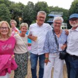 Marlerinnen und Marler feiern auf der Beachparty im Guido-Heiland-Bad.