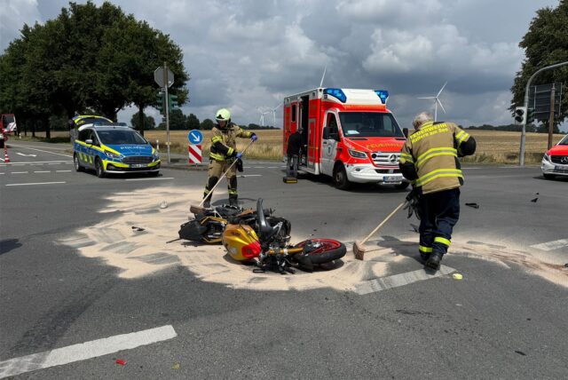 Das Motorrad ist durch den Aufprall in der Mitte durchgebrochen.