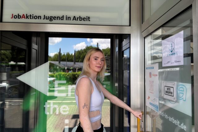 Im Januar 2025 trat Jenni zum ersten Mal durch die Tür von „Jugend in Arbeit“. Bis heute schaut sie regelmäßig an der Martinistraße 11 in Recklinghausen vorbei.