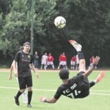 Reda Fenni, hier beim Fallrückzieher, traf zum 2:1, ließ aber viele Chancen liegen.