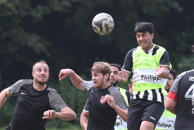 Eintracht Ickerns Neuzugang Nur Mohamad traf per Kopfball zum 2:0 beim Test gegen RSV Wanne.