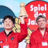 Spieleautor Hisashi Hayashi gewann mit «Bomb Busters» die Auszeichnung «Spiel des Jahres» 2025.