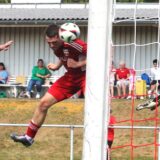 Die nächste Chance für den VfB Hüls: Johannes Hülsken verpasst per Kopf das Heidener Tor.
