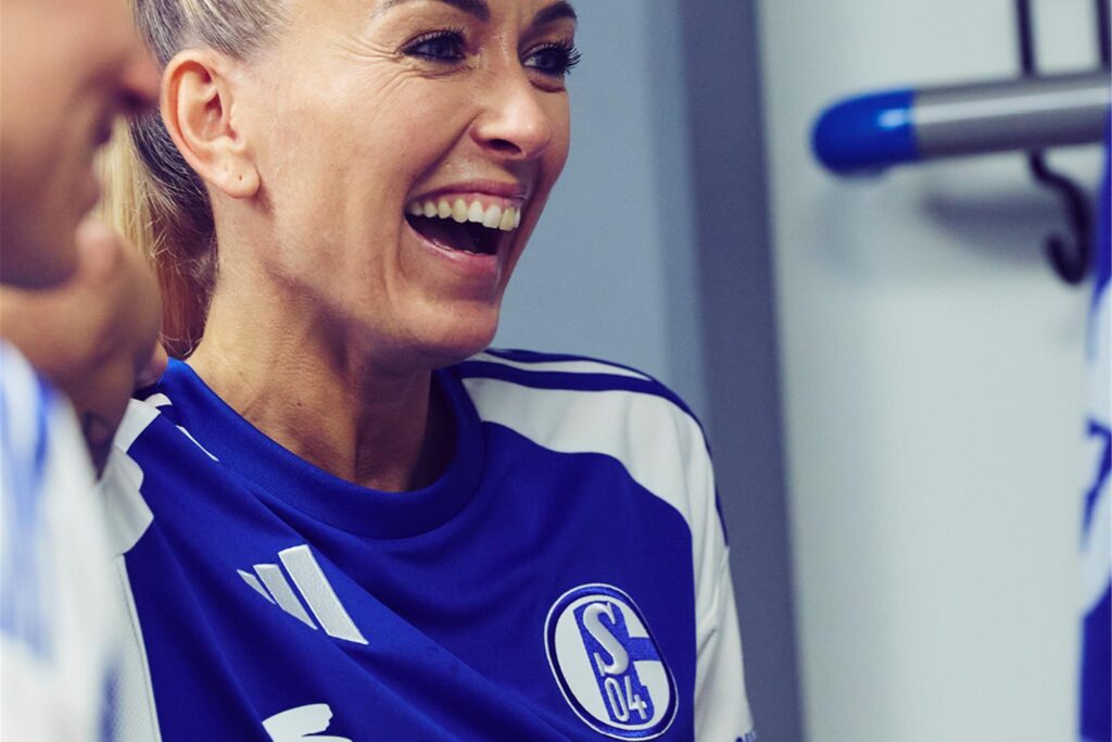 Erstmals haben Schalkes Frauen-Fußballerinnen ein eigenes Heimtrikot. Erstmals haben Schalkes Frauen-Fußballerinnen ein eigenes Heimtrikot.