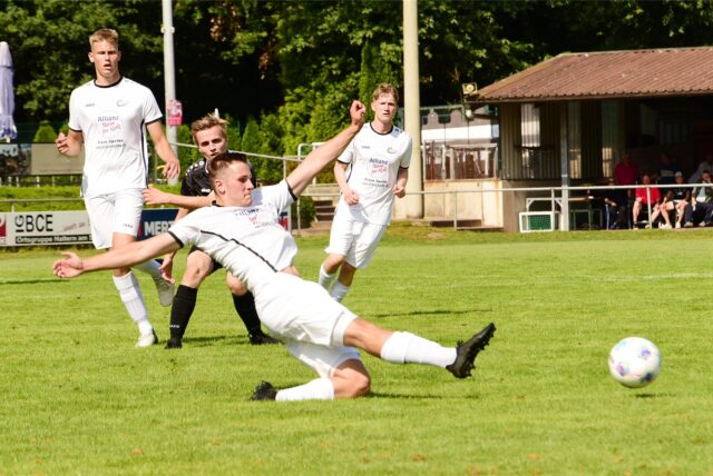 Die DJK Sportfreunde Datteln, hier mit Ole Pantförder, gewann auswärts beim SV Lippramsdorf mit 2:1.