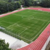 So sieht die neue Kunstrasenanlage des SuS Bertlich aktuell aus. Bis der Platz auch genutzt werden darf, müssen sich die Bertlicher aber noch etwas gedulden.