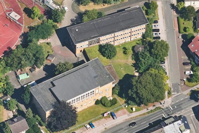 Die Gebäude des alten Gymnasiums Petrinum im Luftbild