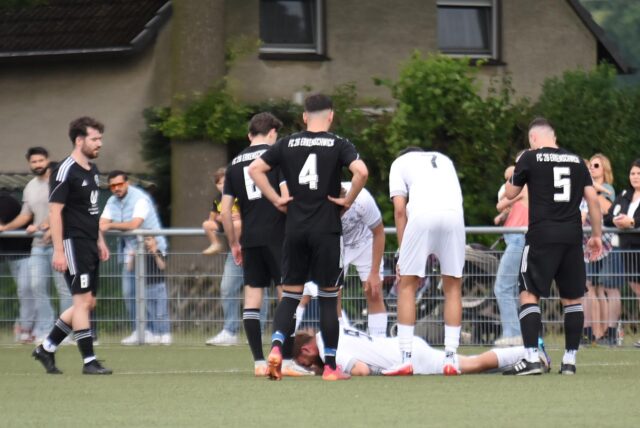 Roman Humenscheimer verletzte sich Mitte der ersten Halbzeit im Spiel gegen den FC 26 Erkenschwick II.