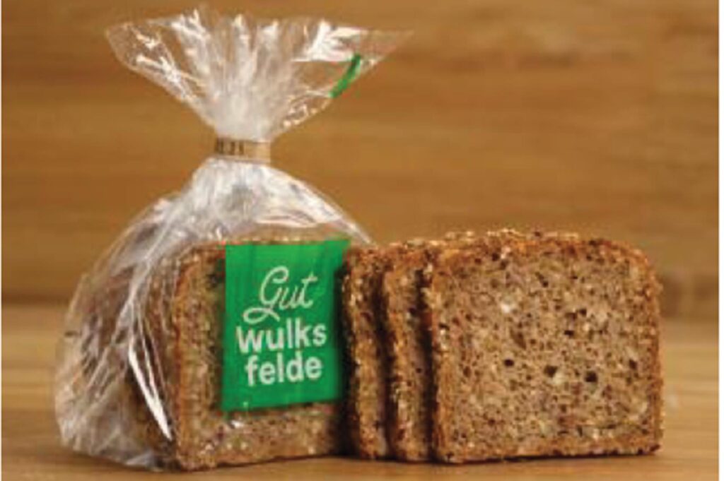 Verpackung des zurückgerufenen Mehrkornbrotes von Gut Wulksfelde, daneben Scheiben des Brotes. Verpackung des zurückgerufenen Mehrkornbrotes von Gut Wulksfelde, daneben Scheiben des Brotes.