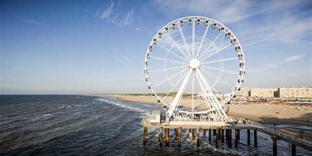 Das Riesenrad am Strand von Scheveningen.